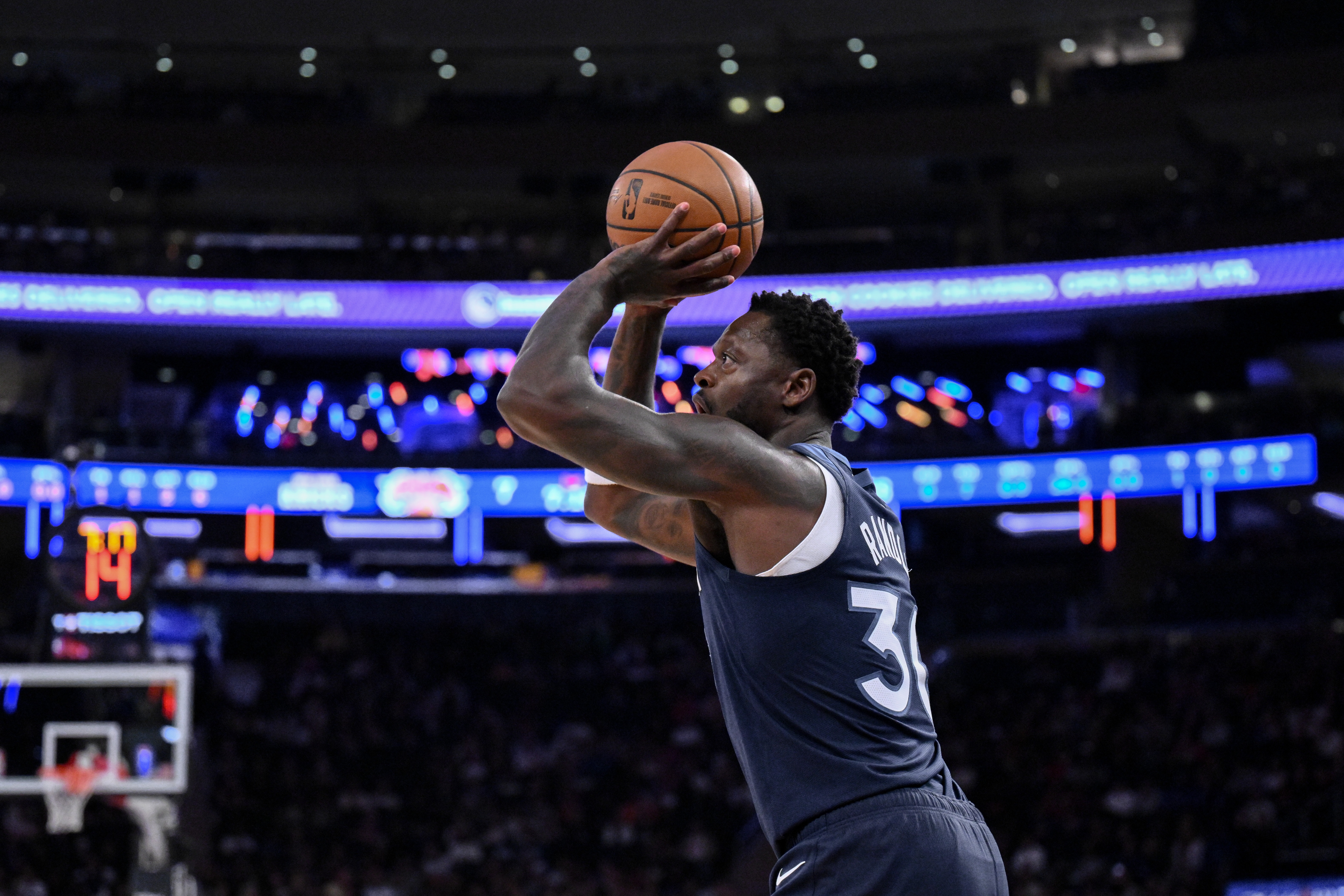 开云体育-打出大当家表现！兰德尔18中12砍全场最高29分 第二节独得16分