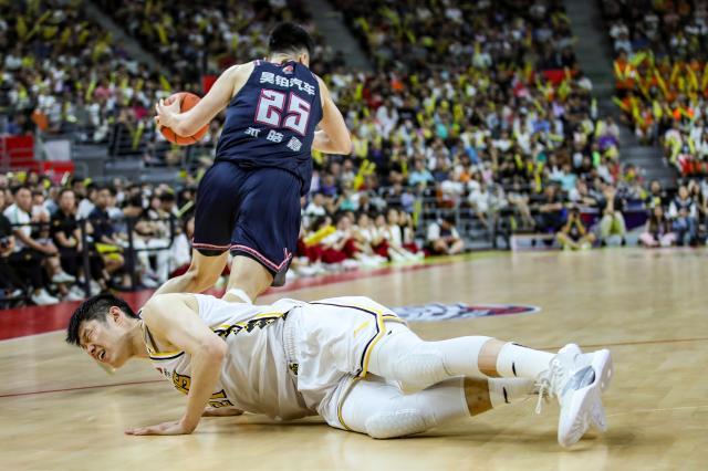 开云体育下载-0比2落后&amp;胡金秋伤退！广厦出局已是时间问题？